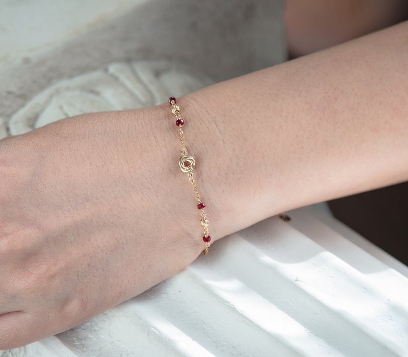 玫瑰之心 14kgf 天然红宝石简约手链(红玫瑰) - 手链/手环 - 其他金属 蓝色