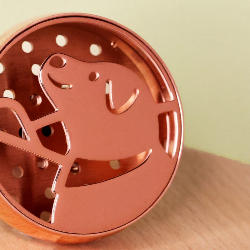 【香氛森林x小犬工作室】质感金属车用香氛 - 看山小犬 - 香薰/精油/线香 - 不锈钢 银色