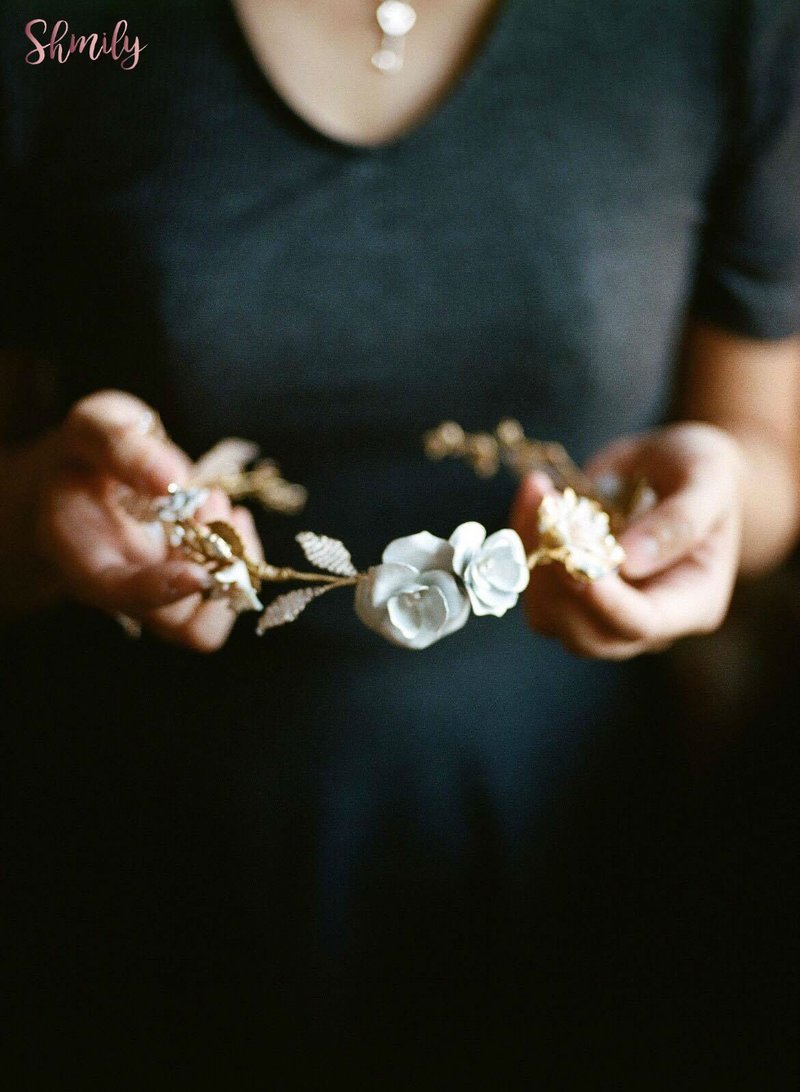 My Glossy Pearl 手工珠光铜玫瑰串珠叶头饰/结婚头饰/新娘头饰 - 发饰 - 其他金属 白色