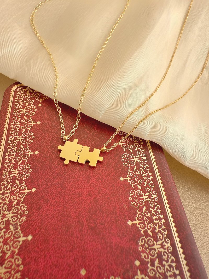 【精致礼盒】拼图项链 18KGF－一半一伴 #可爱 对链 情侣 - 项链 - 其他金属 金色