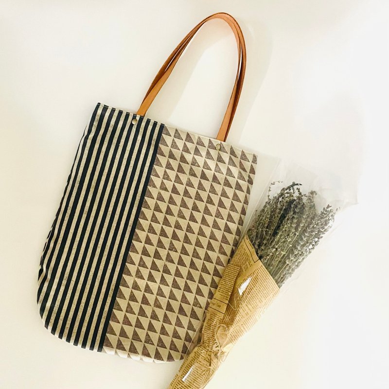 古家 皮革带肩背包。双面图腾。2款 灰黑/粉彩。内袋 - 侧背包/斜挎包 - 棉．麻 多色