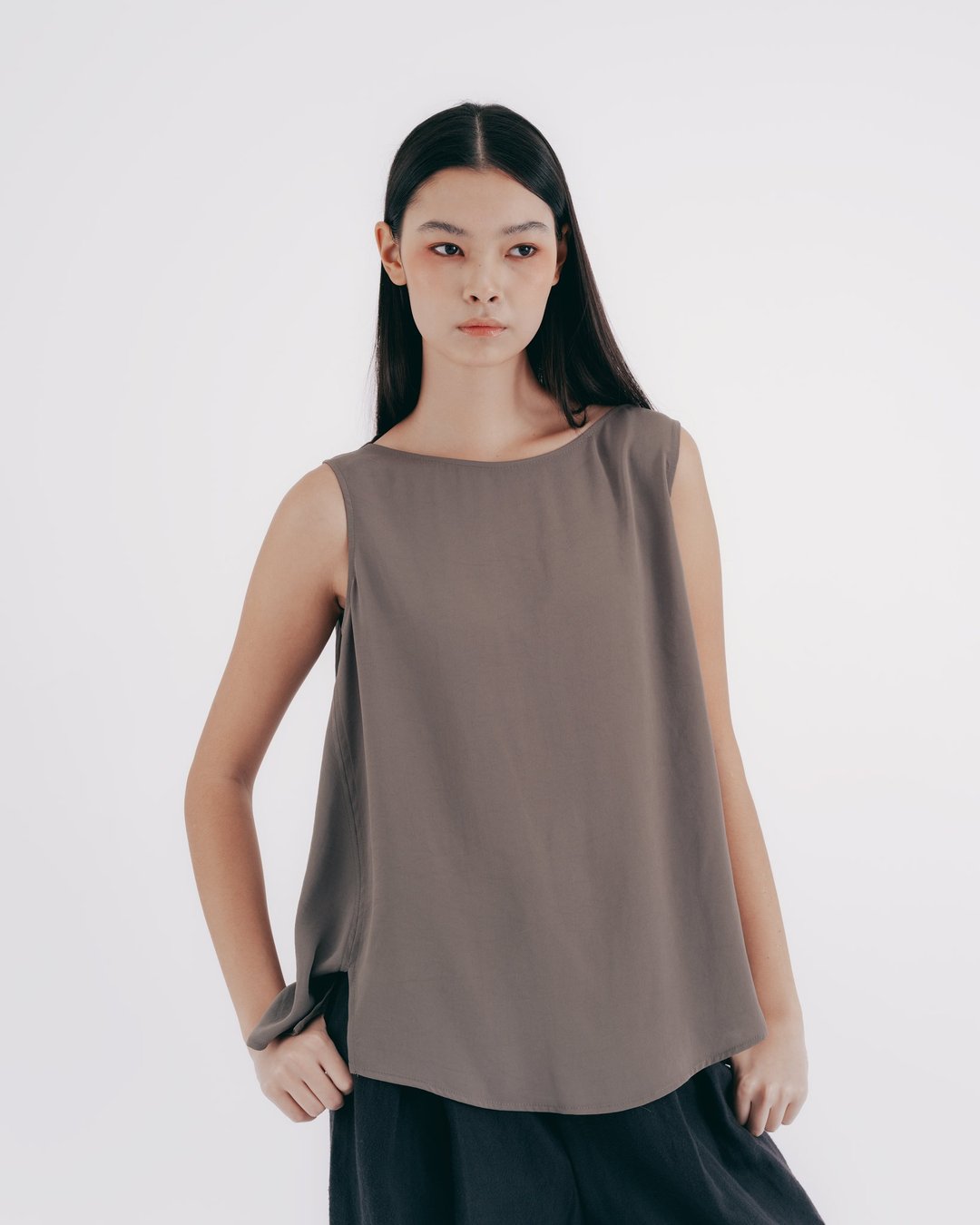 UUIN_质感哑光船领无袖背心 - 女装背心 - 聚酯纤维 绿色