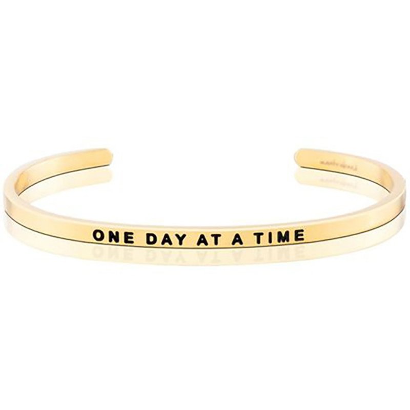 Mantraband悄悄话许愿手环- One day at a time 随遇而安 - 手链/手环 - 其他金属 多色