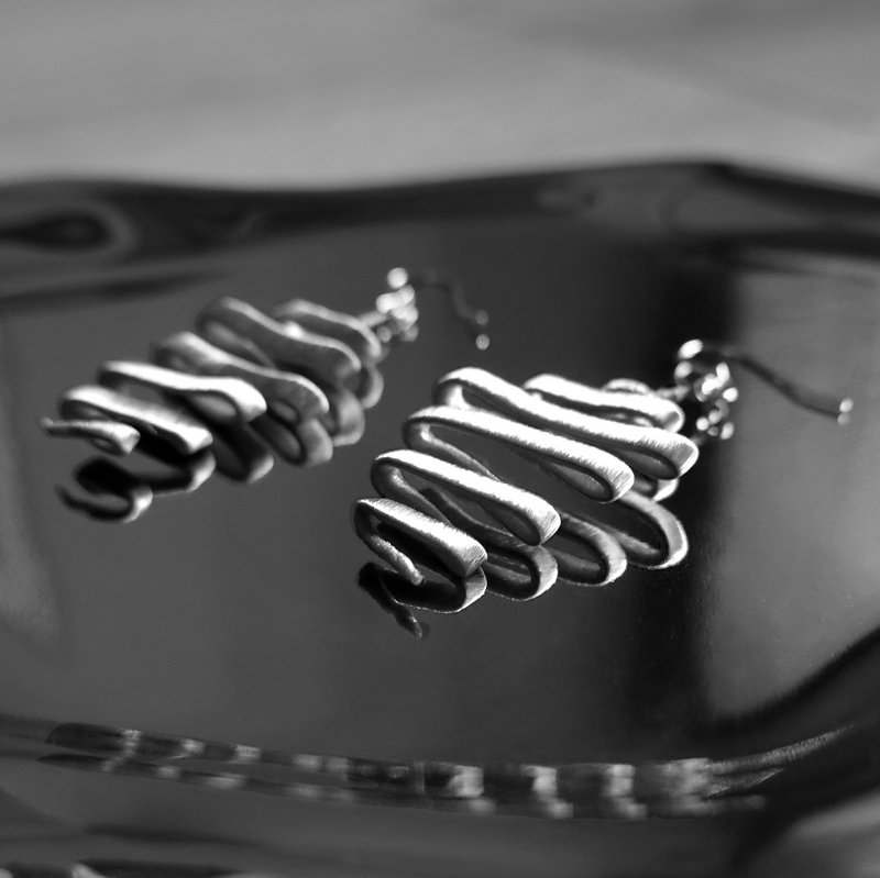 耳边书画 缠花耳饰 万绪 银灰 - 耳环/耳夹 - 绣线 银色