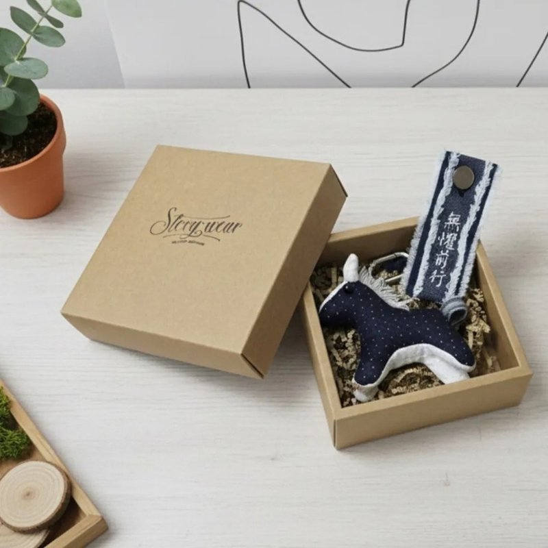 【永续共融礼盒】零废丹宁小马 x 城隍爷联名御守 - 吊饰 - 棉．麻 