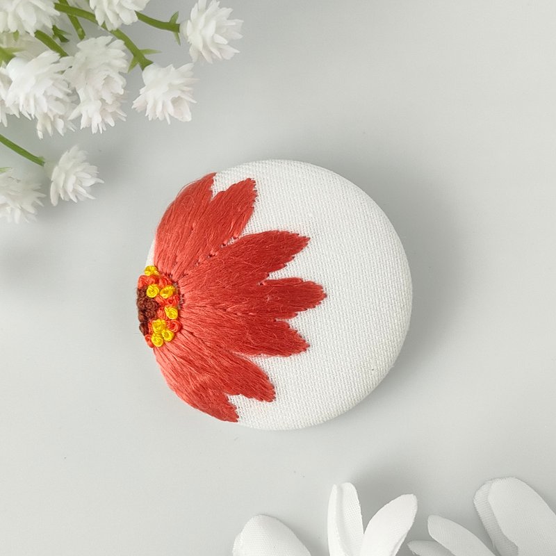 橘色非洲菊丝线刺绣胸针 - 胸针 - 棉．麻 橘色