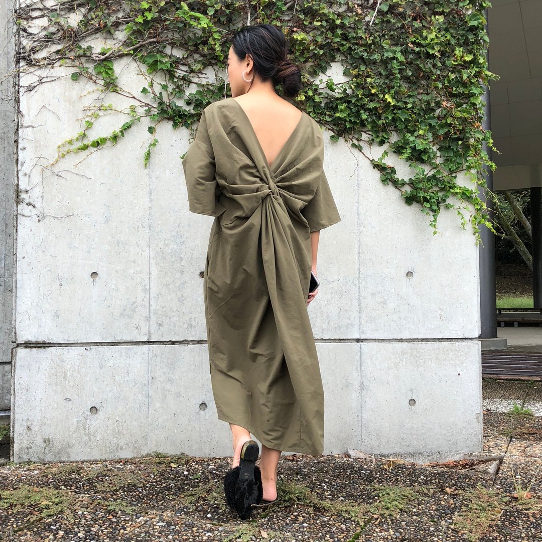 Back twist khaki one-piece dress - 洋装/连衣裙 - 棉 绿色