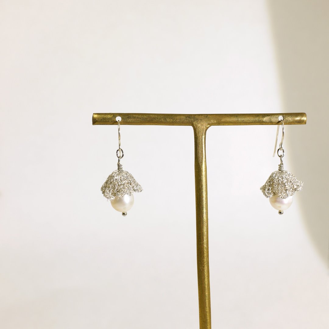 Flower drop embroidery earrings Silver - 项链 - 绣线 银色