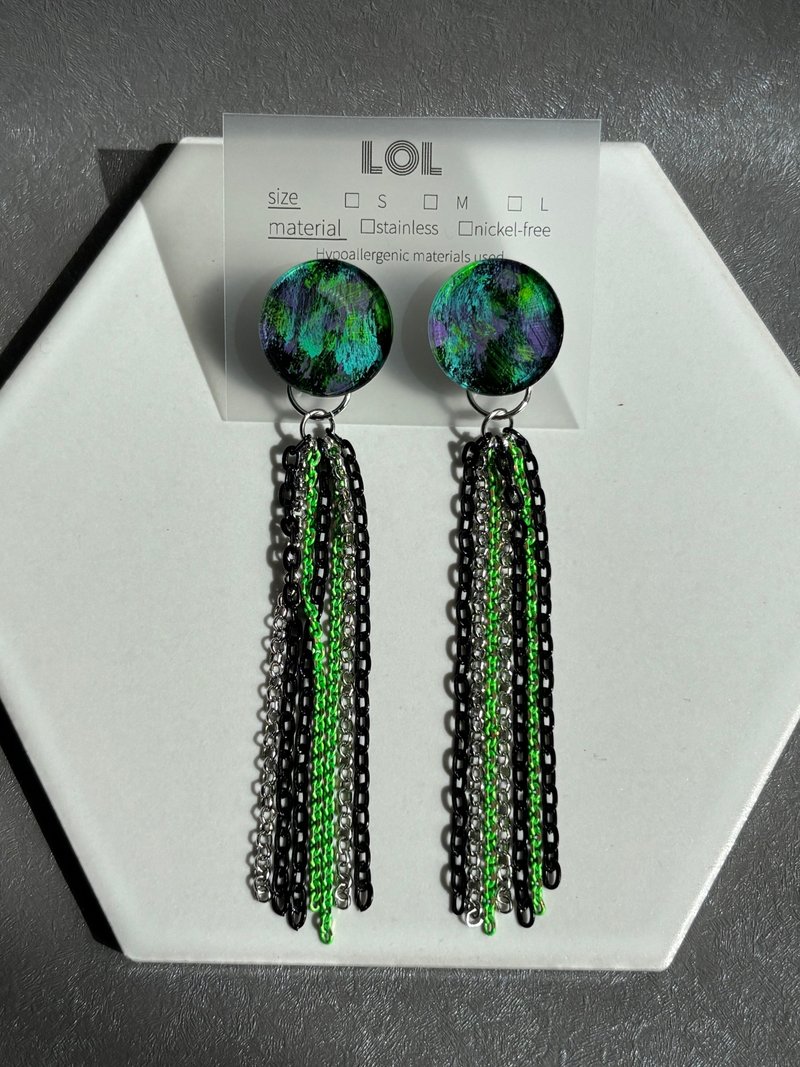 Black noise chain green 耳环/耳夹 - 耳环/耳夹 - 塑料 绿色