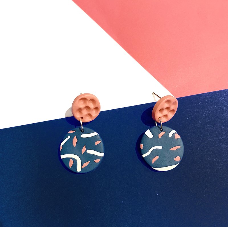 Polymer clay earrings Navy-coral - 耳环/耳夹 - 其他材质 多色