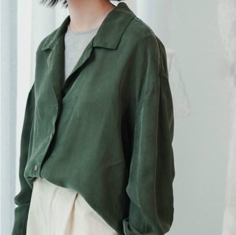 阿洛alo | 墨绿色 铜氨丝制复古西装领 宽松衬衫外套 男友风格 - 女装衬衫 - 其他材质 绿色