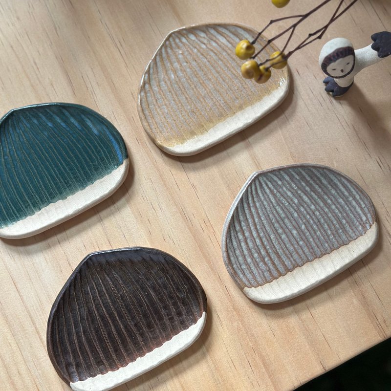 甜陶工坊╳VA凹豆VA.outdoor 手工陶盘 栗子盘 龟背芋盘 观叶植物 - 摆饰 - 陶 多色