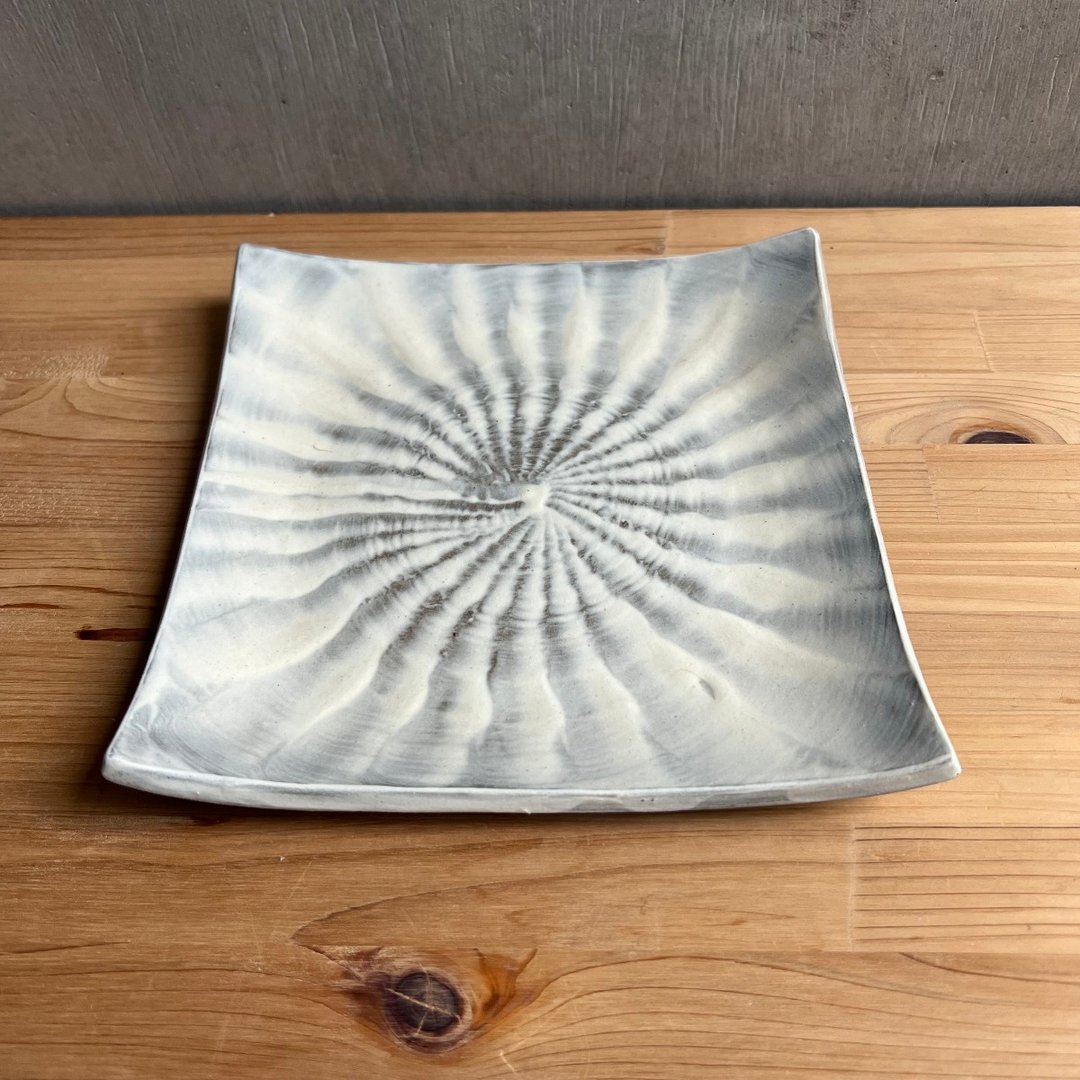 小石原烧 6寸方形盘 刷毛纹 金波窑 陶瓷 器皿 和式餐具 可爱 时 - 盘子/餐盘/盘架 - 陶 白色