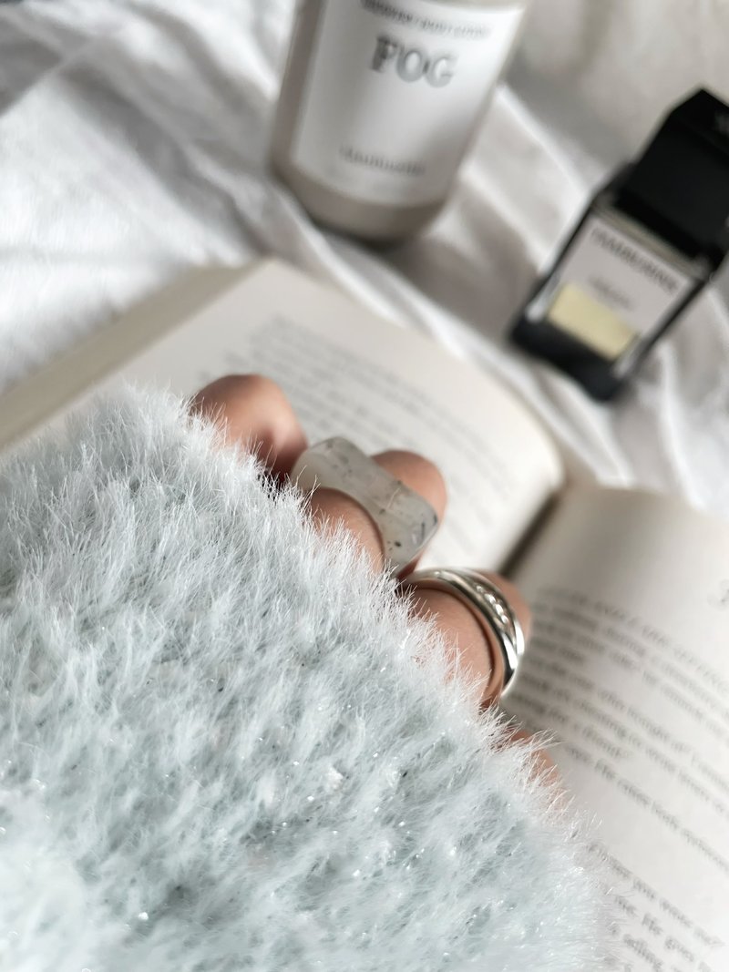 天然和田玉点墨青花变形方戒 港码14 雨歇#189 - 戒指 - 玉石 白色