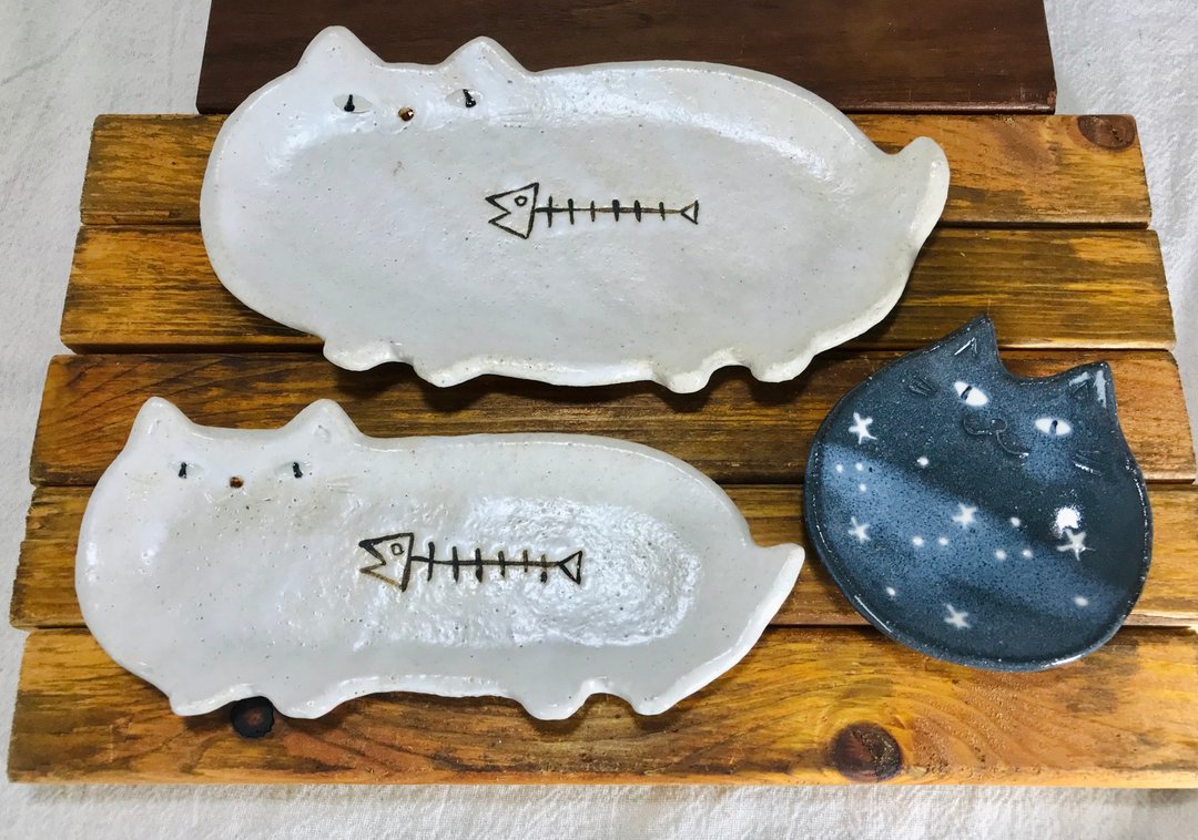 [Weeken-Kei - Goody Bag] - 2 个大小鱼骨猫盘和 1 个星星猫小盘，共 3 件套 - 盘子/餐盘/盘架 - 陶 白色