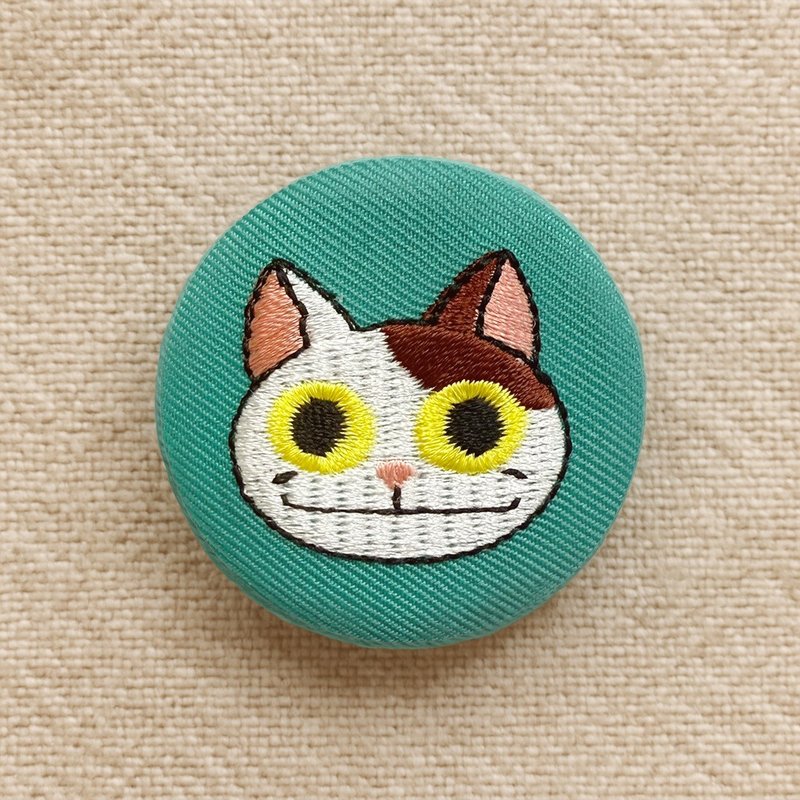 【迷因猫猫系列】尴尬不失礼猫的微笑 | 刺绣徽章 - 胸针 - 绣线 多色