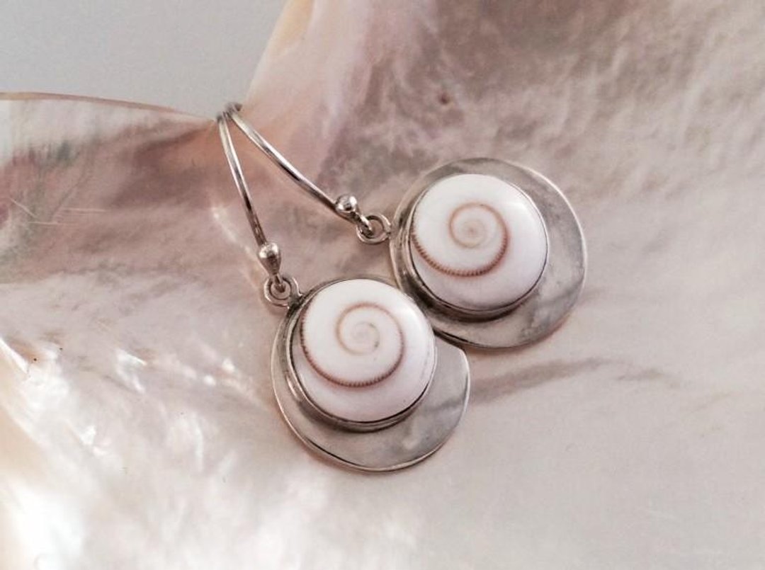 Shell ◇ SV dungling earrings 1 - 耳环/耳夹 - 宝石 