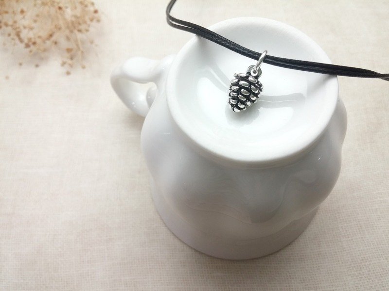 ♥ H.Y ♥ 手作x项链 s925纯银 黑色松果 橡果 橡实 素色简约 蜡绳细线 - 锁骨链 - 其他材质 黑色