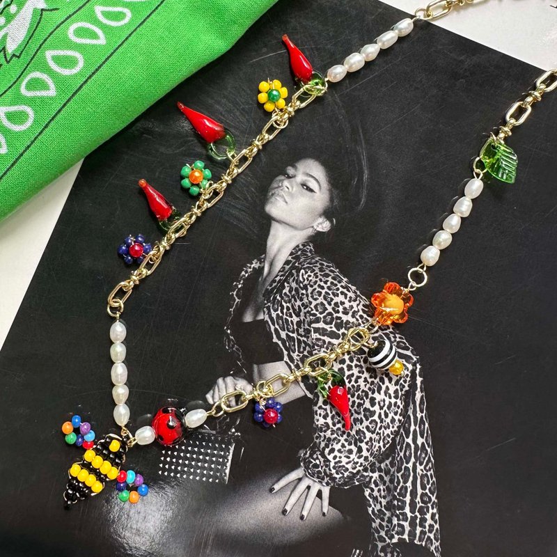 【热卖】蜜蜂 手作 辣椒 淡水珍珠夏日颈链| 欧美风街头混搭 - 项链 - 玻璃 黄色