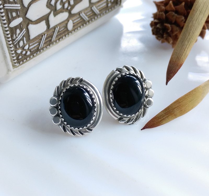 Vintage Jewelry 西洋古董饰品 手工 小贴耳 黑玛瑙 针式耳环 - 耳环/耳夹 - 其他金属 金色