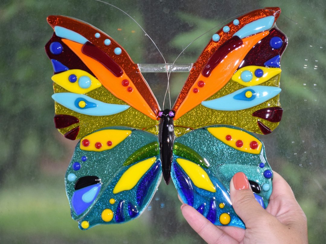 Glass butterfly suncatcher for windows or garden - Fused glass sun catchers - 摆饰 - 玻璃 多色