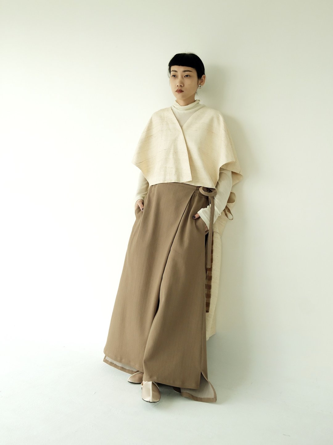川 衣 WEAR BEING 前短后长绑带两穿式上衣洋装 米麻粗蚕丝 - 洋装/连衣裙 - 丝．绢 白色