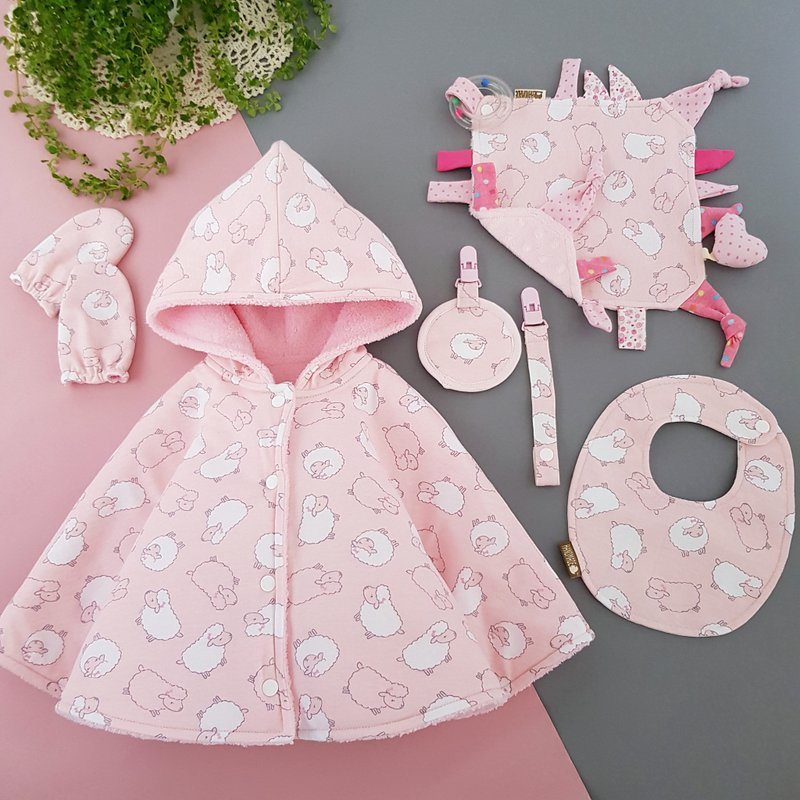 六件组弥月礼 粉色羊咩咩 针织棉 最实用品项 独家手工制作 - 满月礼盒 - 棉．麻 粉红色