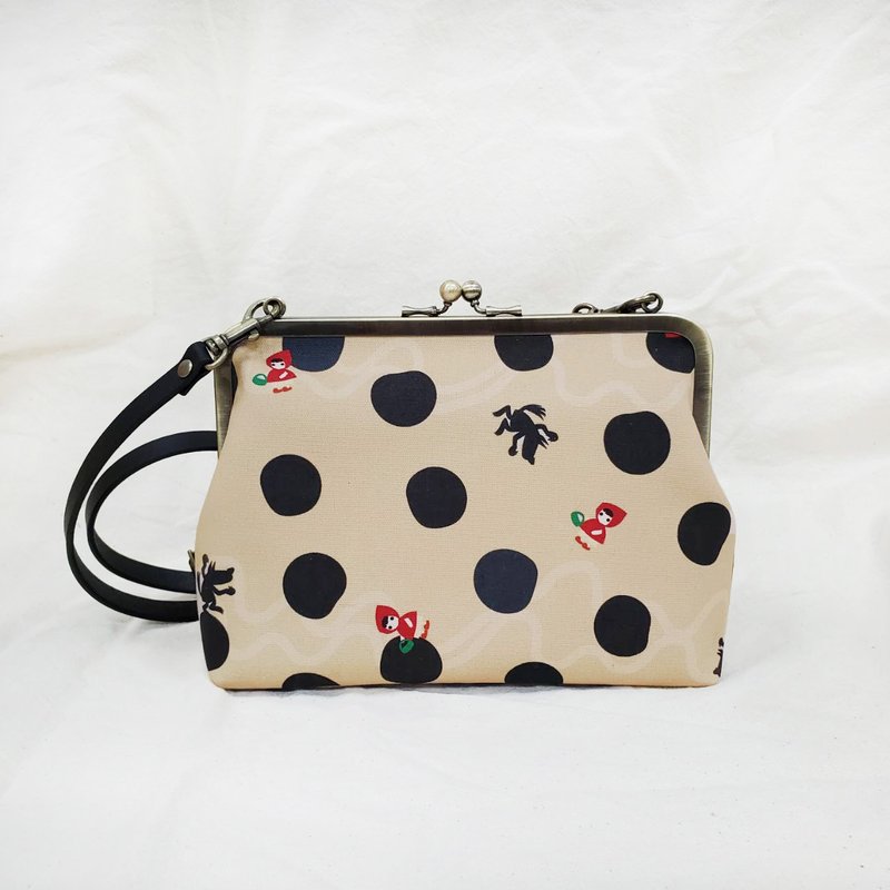 微瑕疪 甜美口金包仕女包/小方包- 珍珠奶茶 小红帽大野狼 - 侧背包/斜挎包 - 棉．麻 卡其色