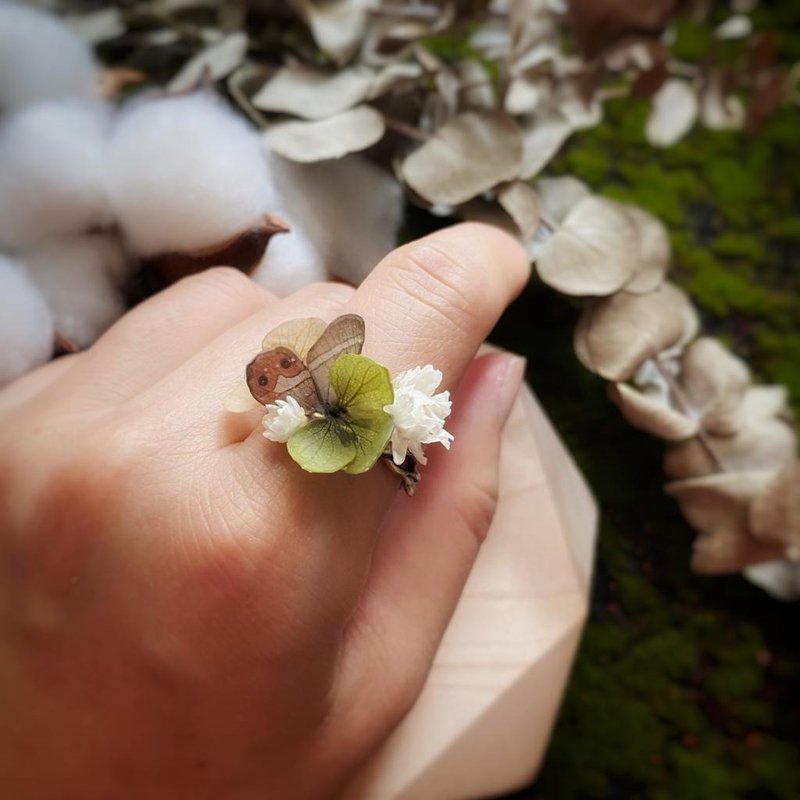 抹茶拿铁色配蝴蝶戒指 - 戒指 - 植物．花 卡其色