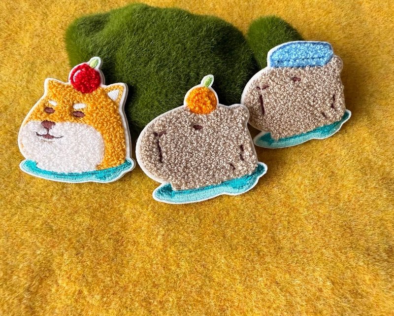 贴纸【动物系列】橘子水豚  立体刺绣贴纸 - 其他 - 绣线 卡其色