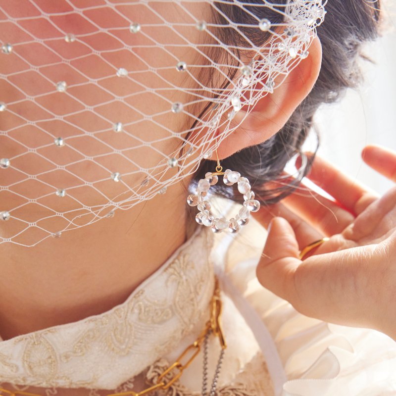 The Rhythm of the Sound of Rain / Clear hoop earrings - 耳环/耳夹 - 其他金属 金色