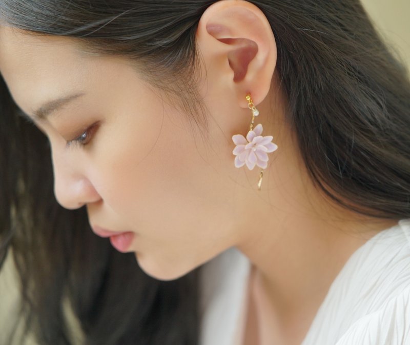 万华镜绣球 紫阳花 • 渲染粉紫 -  手工树脂耳环 - 耳环/耳夹 - 树脂 粉红色