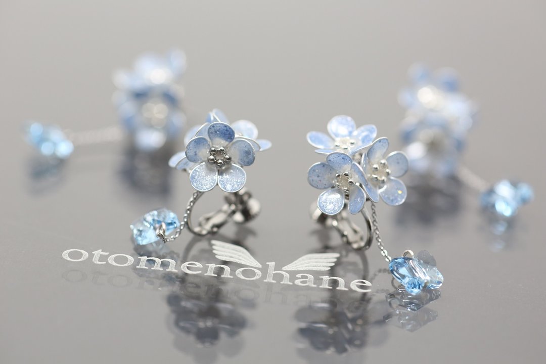 Nemophila Hill Pierced Earrings & Earrings - 耳环/耳夹 - 树脂 蓝色