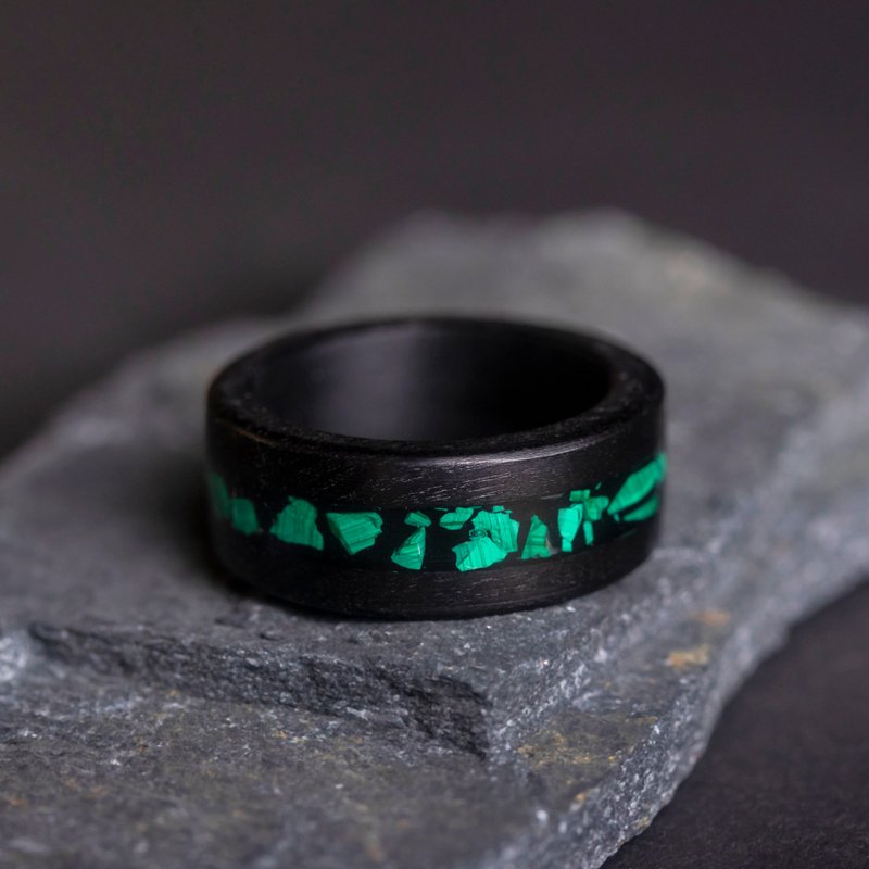 木质树脂蓝色戒指海洋是送给女士和男士的礼物。 手工饰品 - 戒指 - 木头 绿色