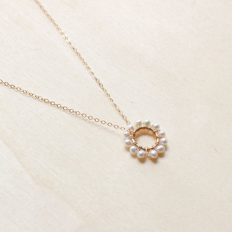 花环系列 天然珍珠项链 14Kgf 轻珠宝 6月诞生石 - 项链 - 半宝石 白色