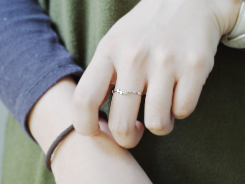 星星的微笑 | 细圈戒 925纯银 尾戒 手作银饰 情人礼物 生日礼物 - 戒指 - 纯银 银色