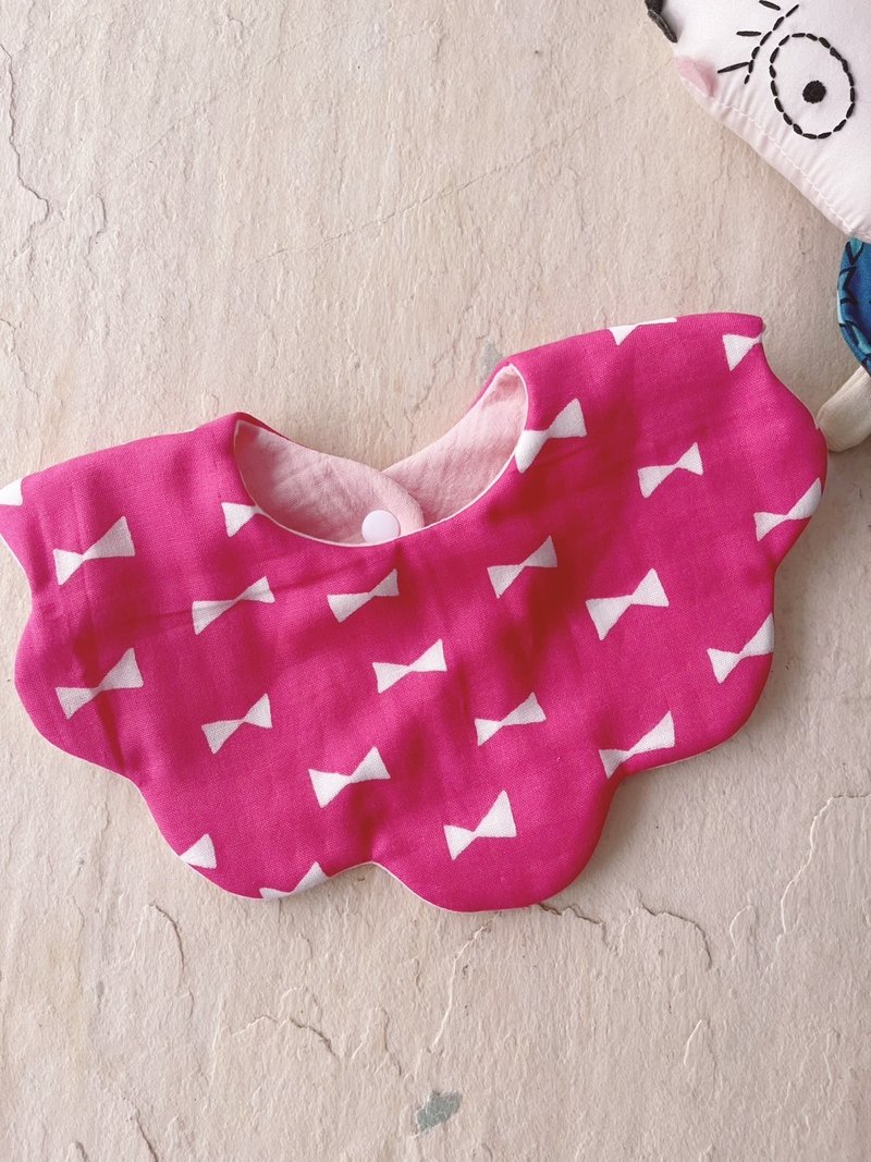 三色蝴蝶结。纯棉六层纱花瓣围兜/可双面用 - 围嘴/口水巾 - 棉．麻 多色