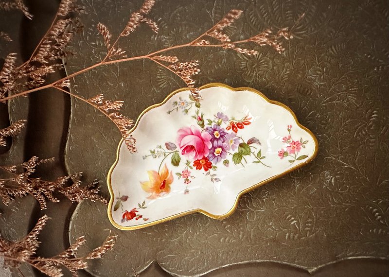 古董英国制Royal Crown Derby 德比花束系列骨瓷扇形碟 - 浅碟/小碟子 - 瓷 白色