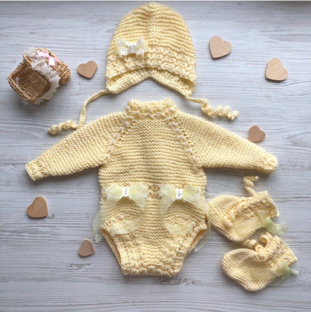 Hand knit outfit for baby girl: romper with bows and pearls, hat, socks. - 包屁衣/连体衣 - 其他材质 