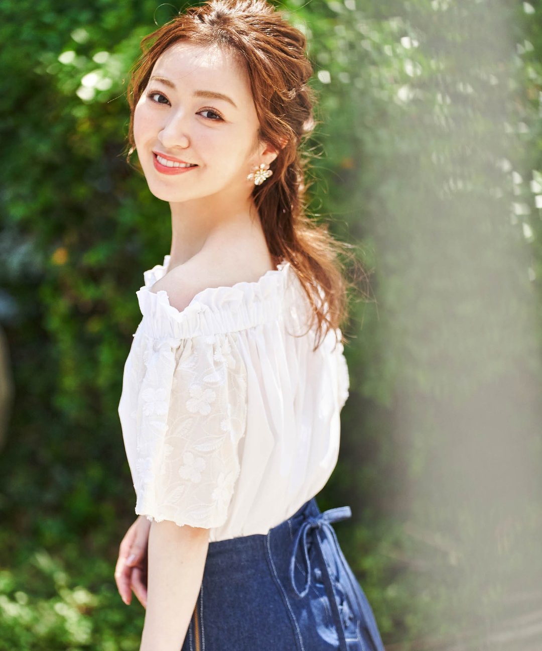 Blouse Made in Japan Embroidered lace sleeves Off-shoulder design / and Cherim - 女装衬衫 - 棉 白色