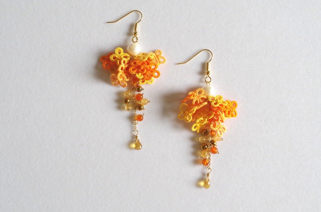 [Made-to-order] Tatting small flower and orb earrings, fragrant rhinoceros - 耳环/耳夹 - 棉 橘色