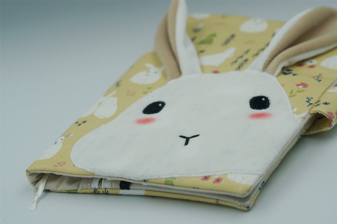 Bucute肥肥兔半立体布书套/妈妈手册/书套/宝宝手册书套/ - 书衣/书套 - 聚酯纤维 多色