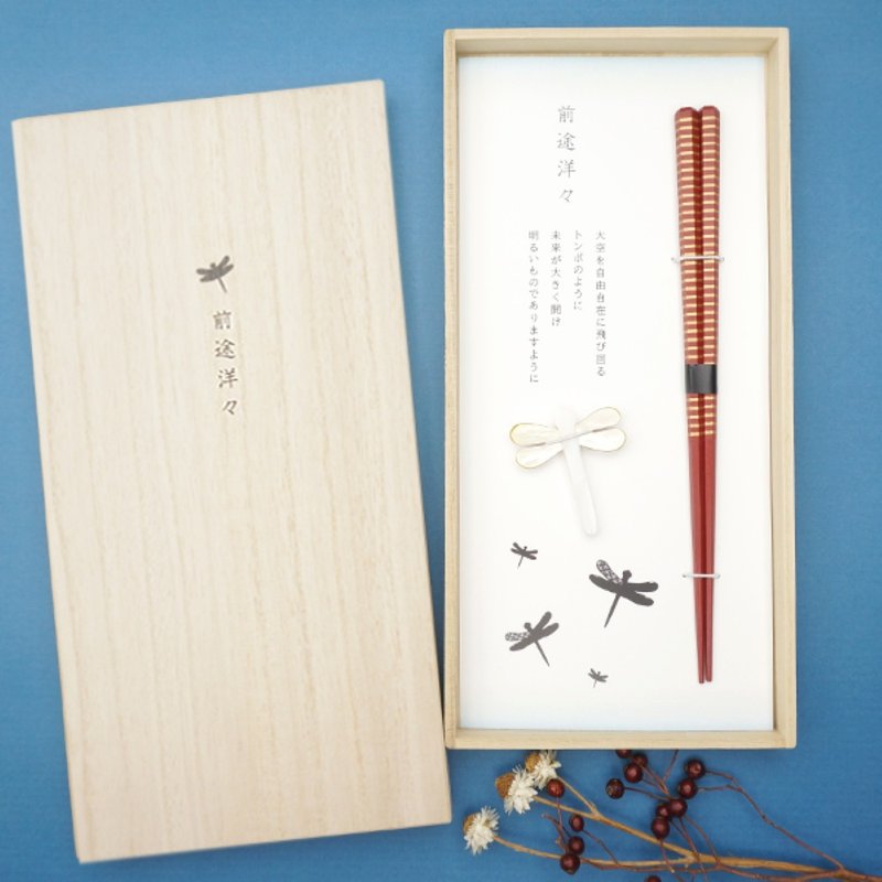 Yoyo Shoujo 的 Hyosaemon 筷子和筷架套装，一套六角金边筷子和 1 个贝壳筷架套装，装在桐木盒中作为礼物。 - 筷子/筷架 - 木头 