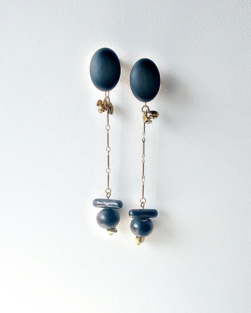 银河双向耳环/月亮/可互换金/赤铁矿/水牛 - 耳环/耳夹 - 树脂 黑色