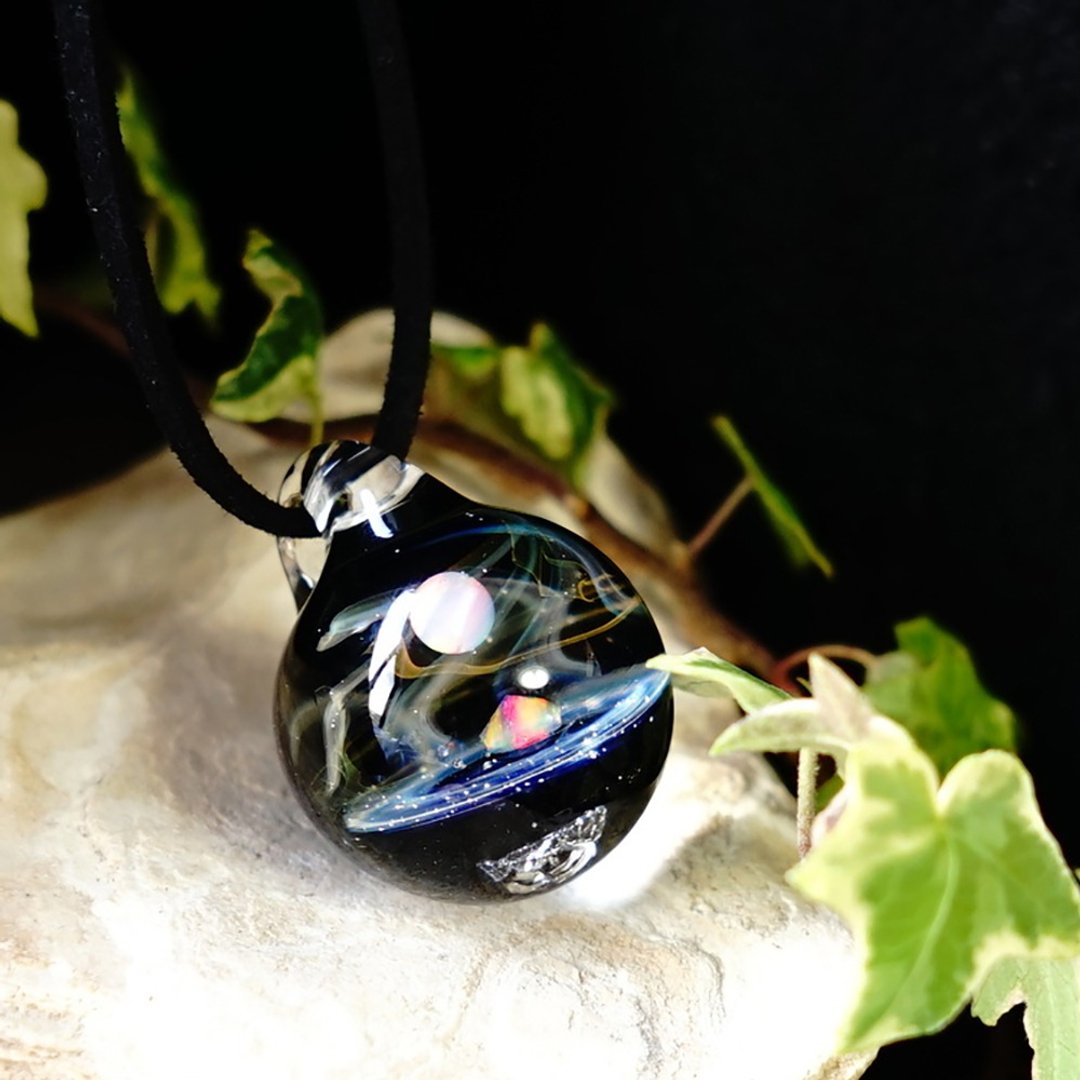 Mysterious universe world Pyramid cut, opal, three kinds with meteorites Space glass pendant with real meteorites 玻璃 Japanese made in Japan Japanese handcrafted hand-made free shipping - 项链 - 玻璃 蓝色