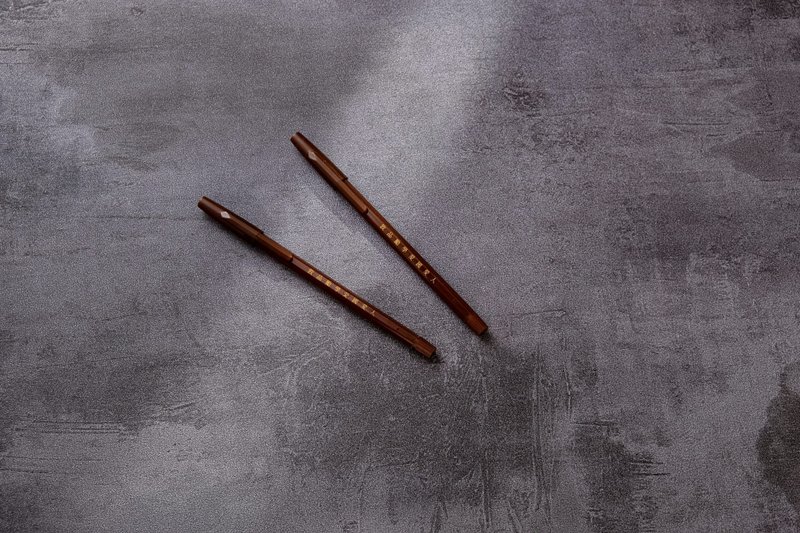 台湾大学 复古原子笔 - 酒红 - 圆珠笔/中性笔 - 其他金属 多色