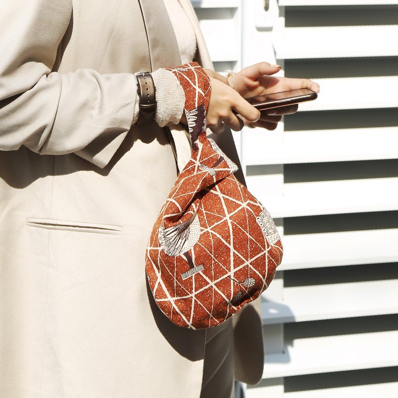 独家 日式手腕袋 多功能 手机包 单柄小提袋 新年礼物 礼物交换 - 侧背包/斜挎包 - 棉．麻 咖啡色