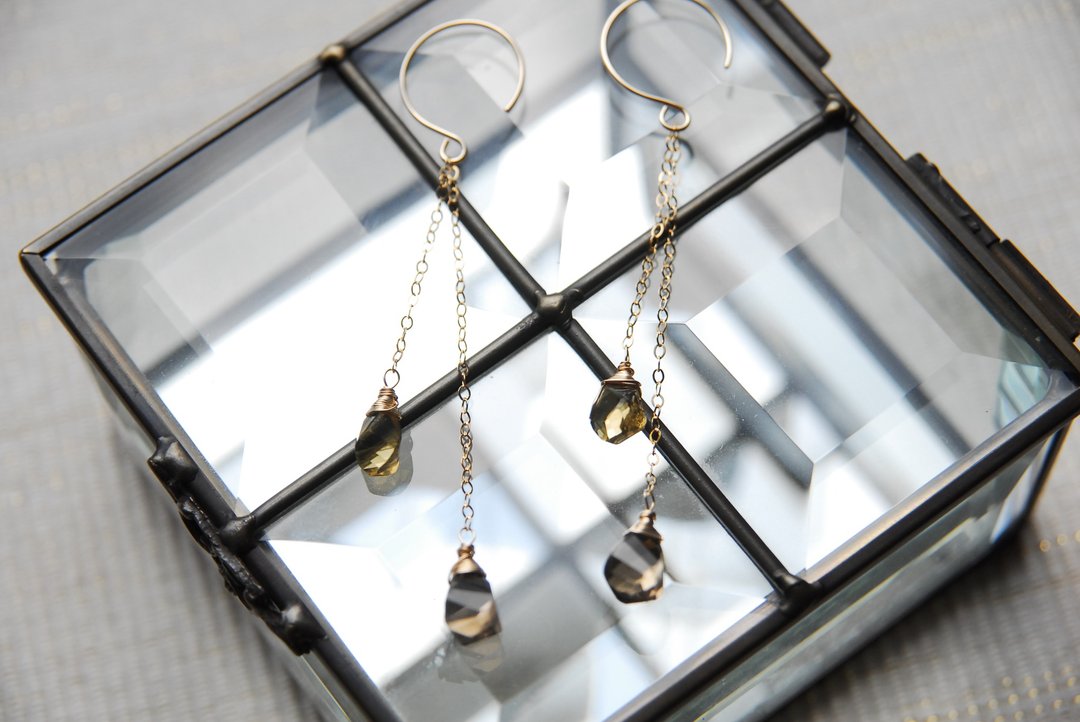 Autumn color 2 twist briolette cut earrings 14kgf - 耳环/耳夹 - 水晶 咖啡色