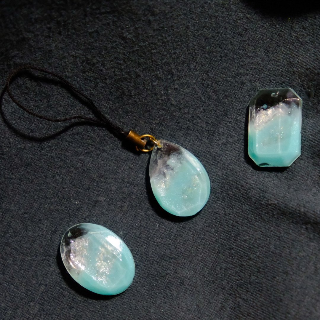 【水】Water Engraved Souvenir / Ear Rings / Necklace ETPLANT - 钥匙链/钥匙包 - 树脂 蓝色