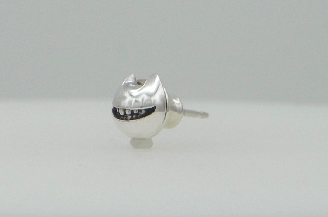 cat smile pierce_1 (s_m-O.61) 微笑 猫 猫 银 穿孔耳环 sterling silver stud earring - 耳环/耳夹 - 纯银 银色